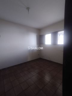 Vende-se casa para ponto comercial na Av Floriano Peixoto