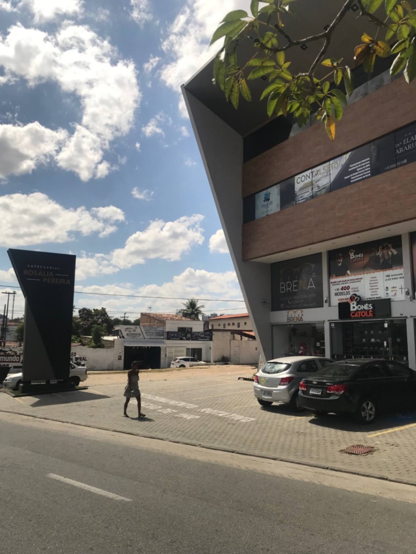 Aluga-se sala comercial no Empresarial Rosália Pereira