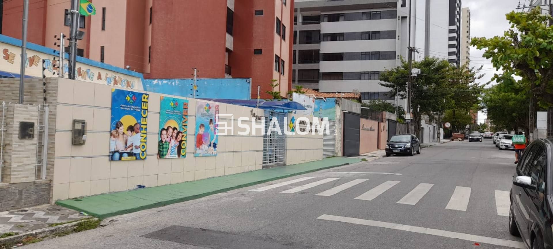 Vende-se casa de 661m² no Centro