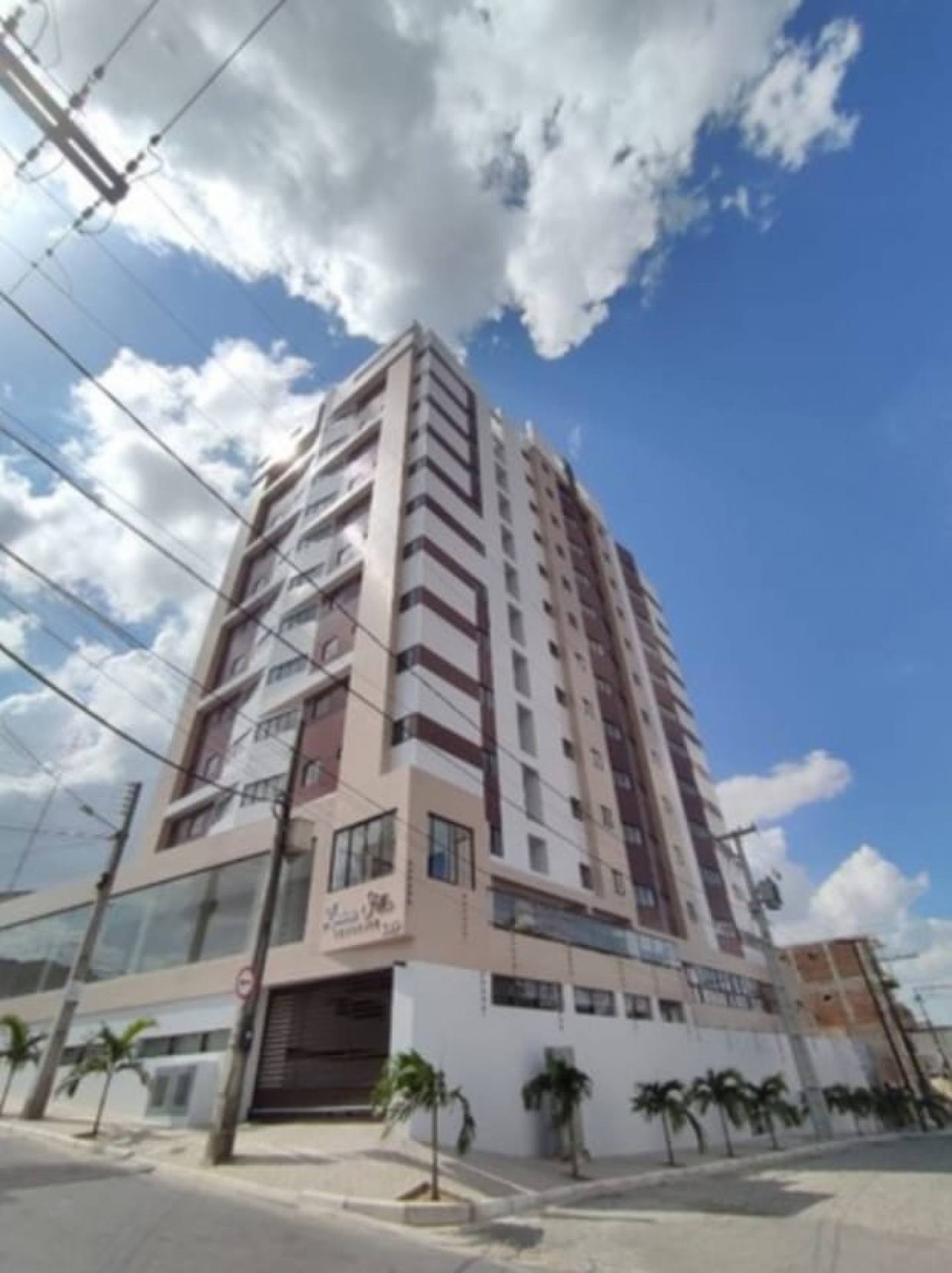 Vende-se apartamento mobiliado no Alto Branco