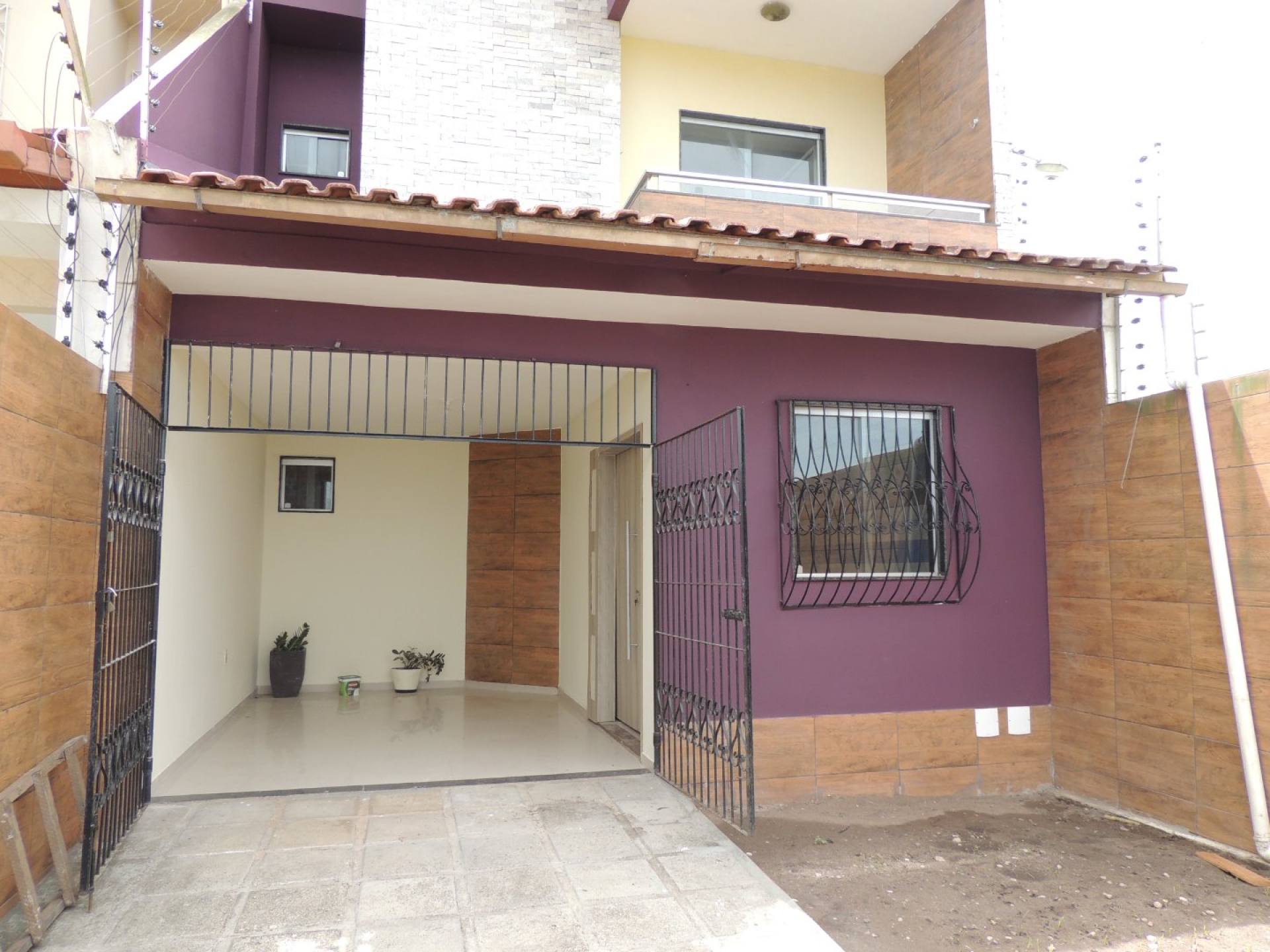 Vende-se casa duplex no Jardim Tavares