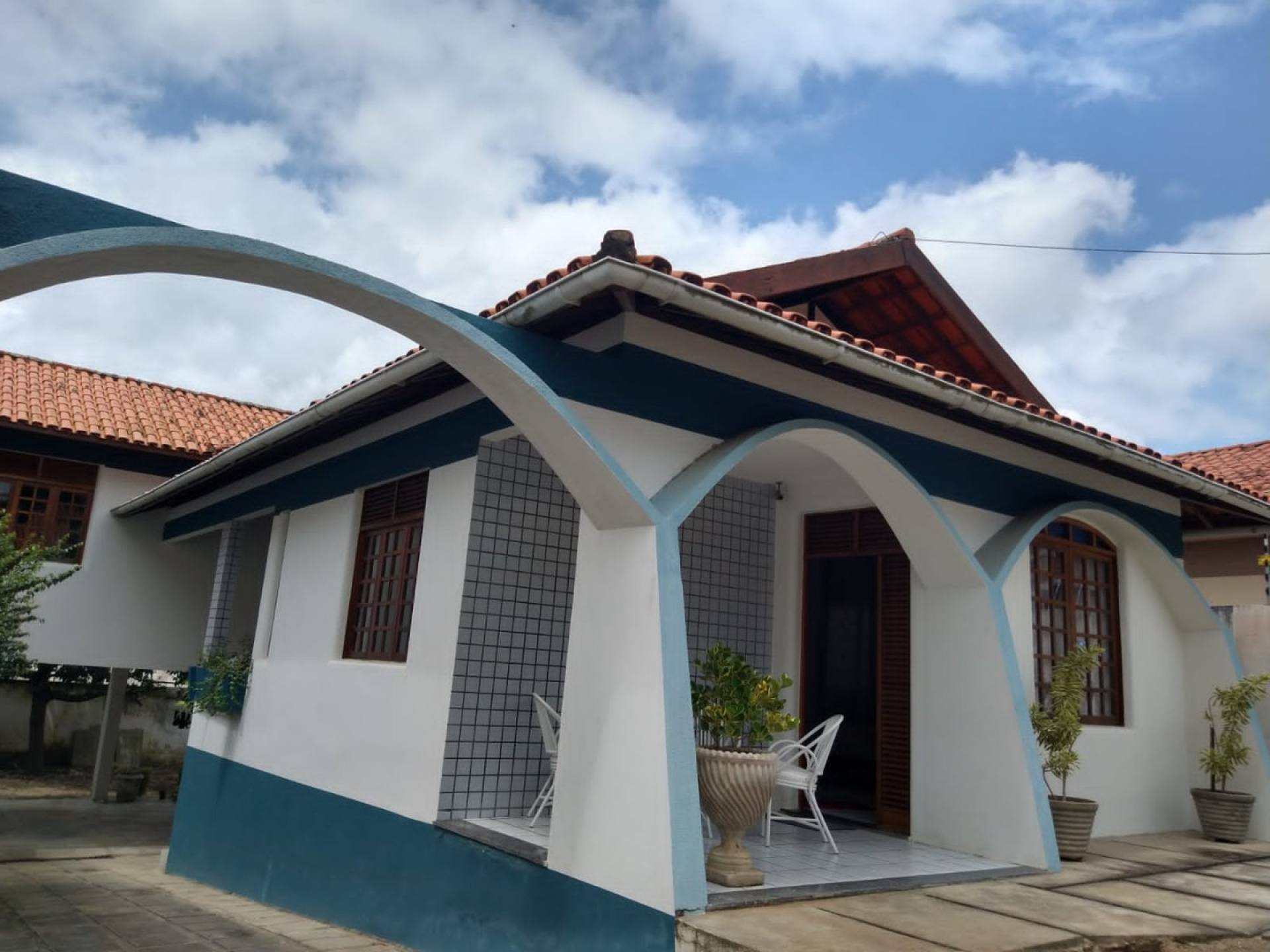 Casa Para Vender com 4 quartos 1 suítes no bairro Mirante em Campina Grande