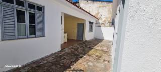 ÓTIMA CASA COM VOCAÇÃO COMERCIAL E RESIDENCIAL A VENDA