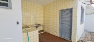 ÓTIMA CASA COM VOCAÇÃO COMERCIAL E RESIDENCIAL A VENDA