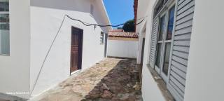 ÓTIMA CASA COM VOCAÇÃO COMERCIAL E RESIDENCIAL A VENDA