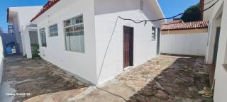 ÓTIMA CASA COM VOCAÇÃO COMERCIAL E RESIDENCIAL A VENDA