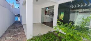 ÓTIMA CASA COM VOCAÇÃO COMERCIAL E RESIDENCIAL A VENDA