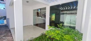 ÓTIMA CASA COM VOCAÇÃO COMERCIAL E RESIDENCIAL A VENDA