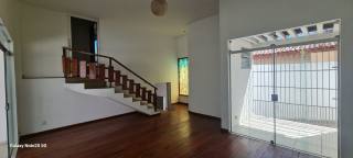 ÓTIMA CASA COM VOCAÇÃO COMERCIAL E RESIDENCIAL A VENDA