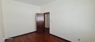 ÓTIMA CASA COM VOCAÇÃO COMERCIAL E RESIDENCIAL A VENDA