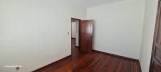 ÓTIMA CASA COM VOCAÇÃO COMERCIAL E RESIDENCIAL A VENDA