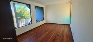 ÓTIMA CASA COM VOCAÇÃO COMERCIAL E RESIDENCIAL A VENDA