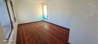 ÓTIMA CASA COM VOCAÇÃO COMERCIAL E RESIDENCIAL A VENDA