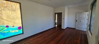 ÓTIMA CASA COM VOCAÇÃO COMERCIAL E RESIDENCIAL A VENDA