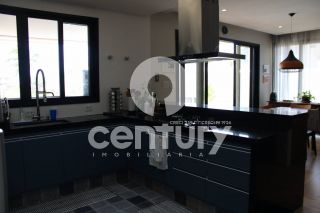 EXUBERANTE MANSÃO PÉ-NA-AREIA EM NO CONDOMÍNIO DAMHA