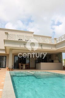 EXUBERANTE MANSÃO PÉ-NA-AREIA EM NO CONDOMÍNIO DAMHA