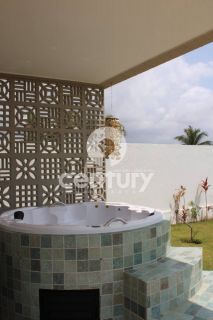 EXUBERANTE MANSÃO PÉ-NA-AREIA EM NO CONDOMÍNIO DAMHA