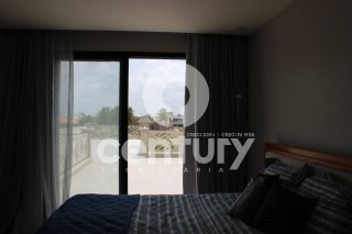 EXUBERANTE MANSÃO PÉ-NA-AREIA EM NO CONDOMÍNIO DAMHA