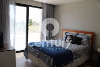 EXUBERANTE MANSÃO PÉ-NA-AREIA EM NO CONDOMÍNIO DAMHA