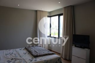 EXUBERANTE MANSÃO PÉ-NA-AREIA EM NO CONDOMÍNIO DAMHA