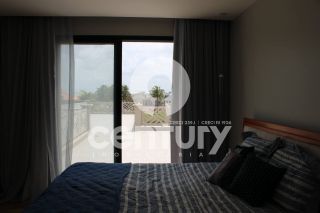 EXUBERANTE MANSÃO PÉ-NA-AREIA EM NO CONDOMÍNIO DAMHA