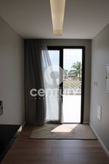 EXUBERANTE MANSÃO PÉ-NA-AREIA EM NO CONDOMÍNIO DAMHA