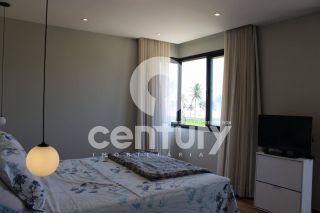 EXUBERANTE MANSÃO PÉ-NA-AREIA EM NO CONDOMÍNIO DAMHA