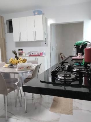 CASA DE ANDAR  COMPOSTA POR 02 APTO 2/4 E 1 DE 3/4  NO JARDIM CENTENÁRIO 3 em 1