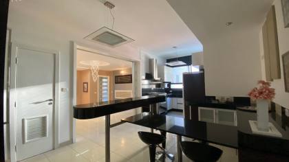 Apartamento no Hélder Câmara com 3 quartos sendo 3 suítes no Jardins Aracaju