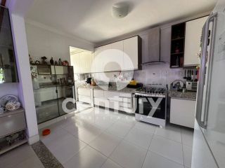 Casa com 3/4 sendo 01 suite, com piscina no Condominio Le Soleil.