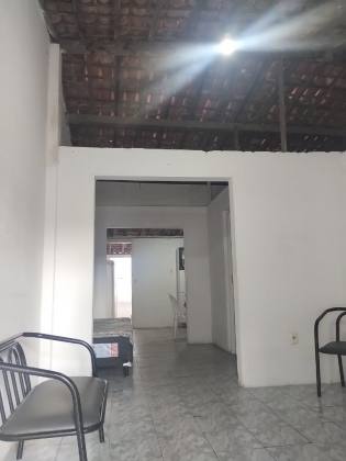 Casa a Venda com 02 quartos e 03 Kitinets, Próximo a Rua Rio Grande do Sul