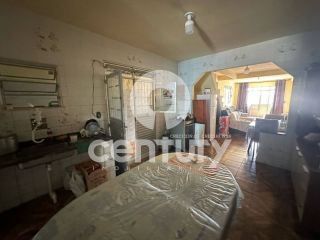 Casa no 18 do forte com 3/4 e garagem