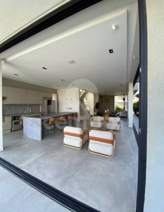 Viva o Sonho! Casa de Alto Padrão no Damha Residencial com Vista Permanente para o Mar!