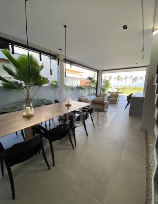 Viva o Sonho! Casa de Alto Padrão no Damha Residencial com Vista Permanente para o Mar!