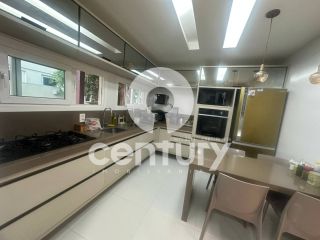 Casa no Maikai Residencial Resort com 04 suítes com closet e master com hidro.