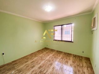 Casa duplex na Atalaia, próximo à praia.
