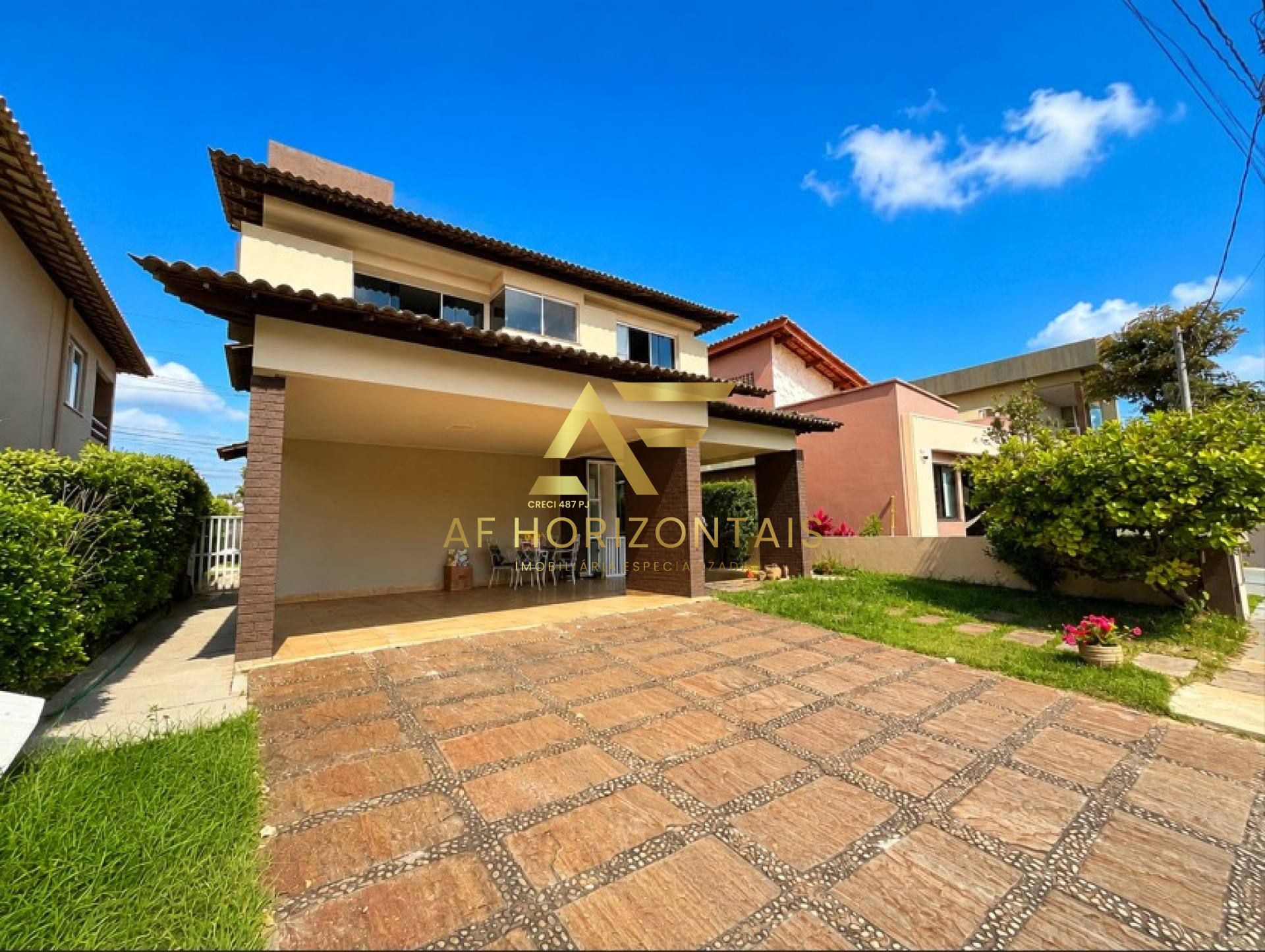 Casa no Condomínio Melício Machado, na Aruana, com quatro suítes.