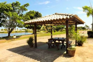 Linda casa reformada no Condomínio Melício Machado, Aruana, três quartos (1 suíte / 2 semi-suítes).