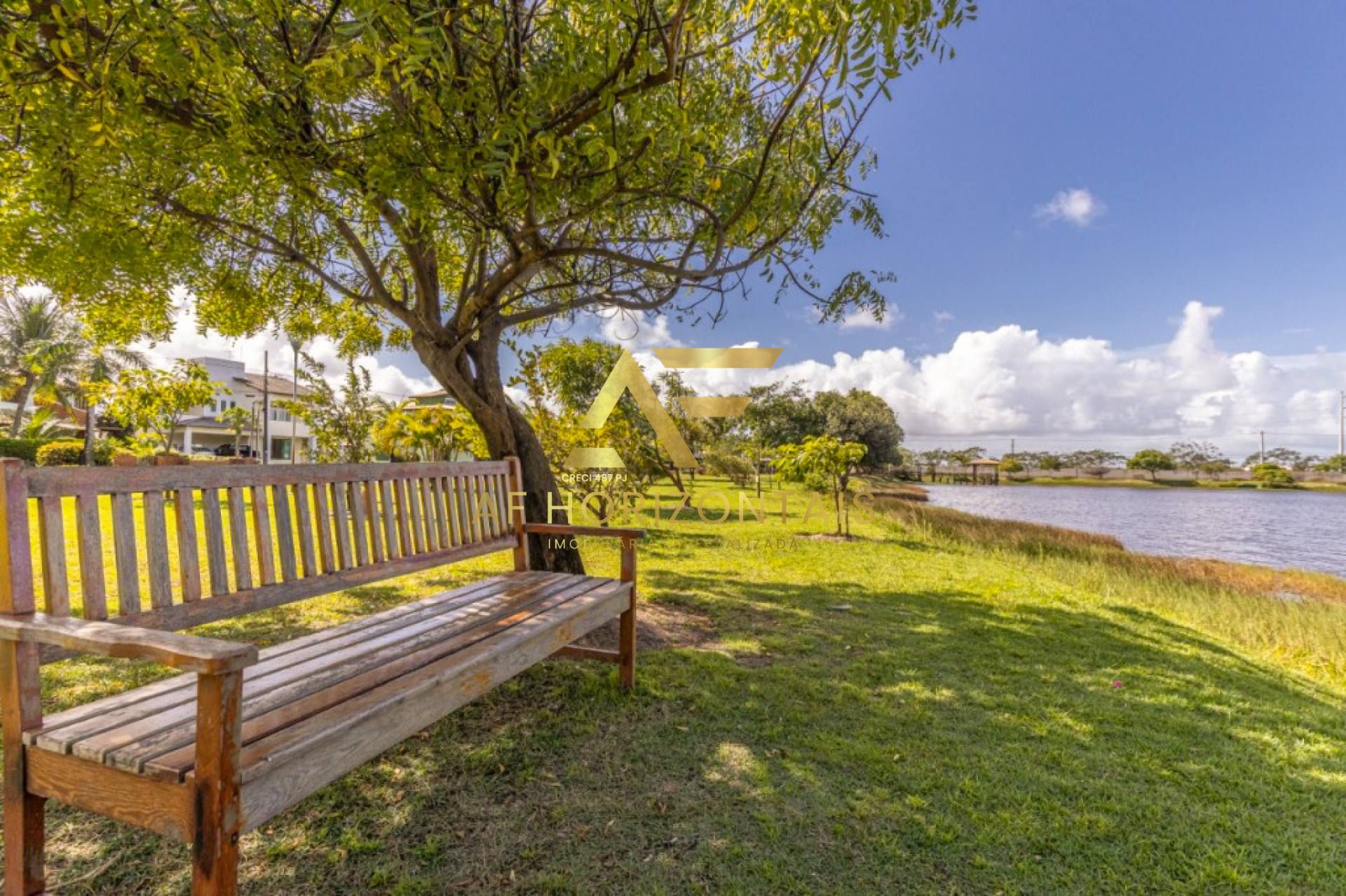 Lote em frente ao lago no Condomínio Melício Machado, Aruana (15x30 = 450 m²).