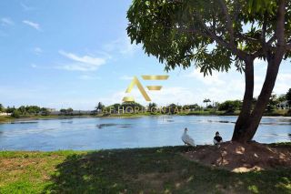 Lote em frente ao lago no Condomínio Melício Machado, Aruana (15x30 m²).