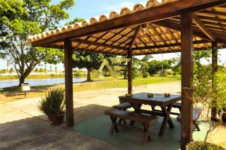 Lote em frente ao lago no Condomínio Melício Machado, Aruana (15x30 m²).