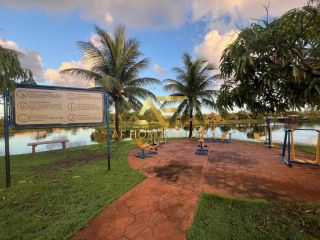 Lote em frente ao lago no Condomínio Melício Machado, Aruana (15x30 m²).
