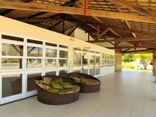 Lote em frente ao lago no Condomínio Melício Machado, Aruana (15x30 m²).