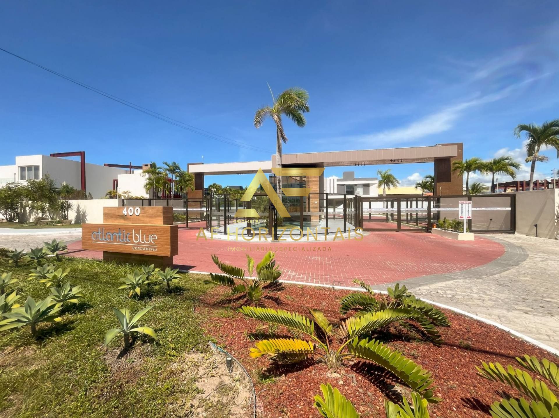 Lote de esquina no Condomínio Atlantic Blue (Aruana), com 465 m².