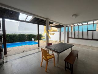 Casa com piscina no Condomínio Portal do Sol (Mosqueiro), com 4 quartos (3 suítes).