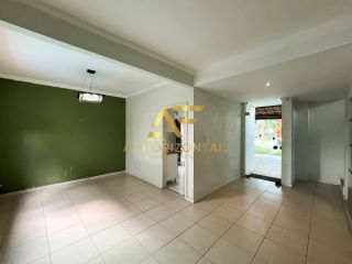 Casa com piscina no Condomínio São Lourenço (Aruana), com 3 quartos, sendo 1 suíte.