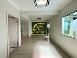 Casa com piscina no Condomínio São Lourenço (Aruana), com 3 quartos, sendo 1 suíte.