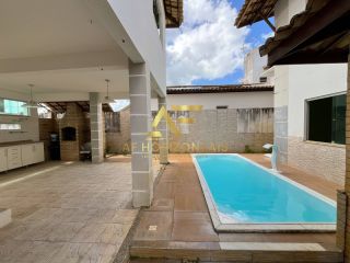 Casa com piscina no Condomínio São Lourenço (Aruana), com 3 quartos, sendo 1 suíte.
