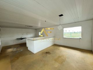 Casa com piscina no Condomínio São Lourenço (Aruana), com 3 quartos, sendo 1 suíte.