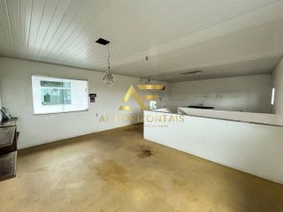Casa com piscina no Condomínio São Lourenço (Aruana), com 3 quartos, sendo 1 suíte.